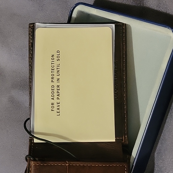 Men's Dockers Brown Wallet in Blue Tin - Picture 3 of 6